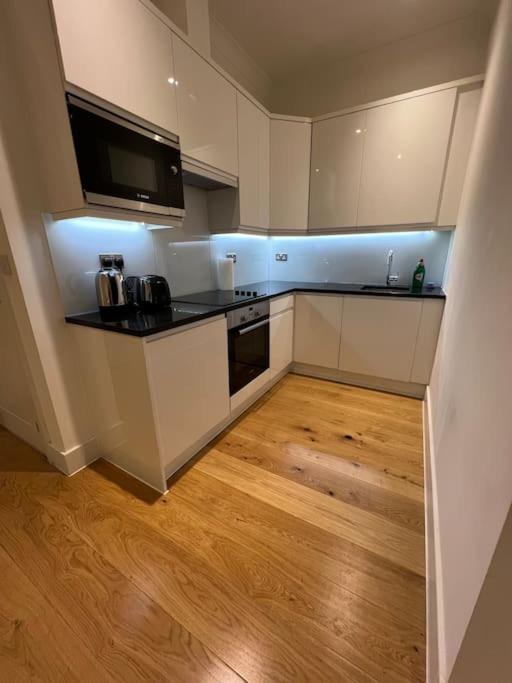Cozy Modern Apartment In Croydon Central Bagian luar foto