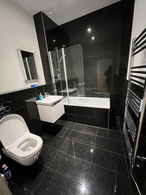 Cozy Modern Apartment In Croydon Central Bagian luar foto