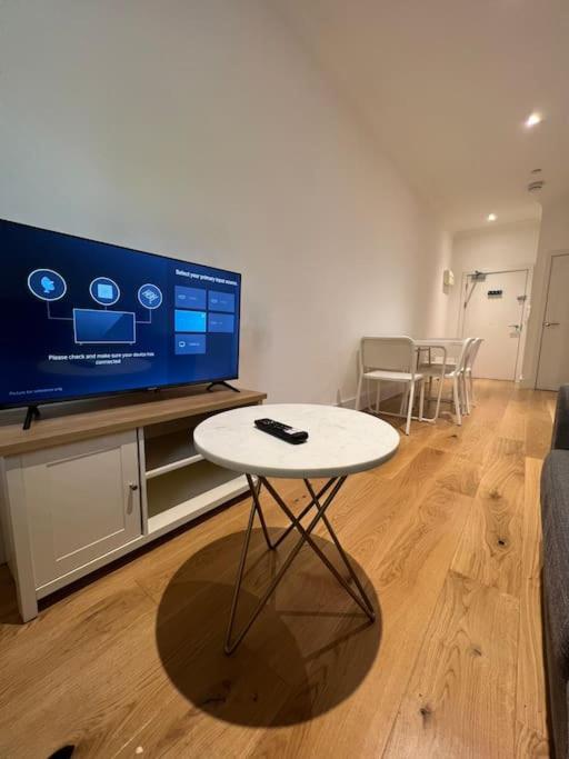Cozy Modern Apartment In Croydon Central Bagian luar foto