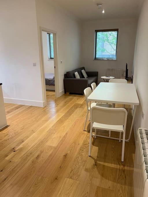 Cozy Modern Apartment In Croydon Central Bagian luar foto